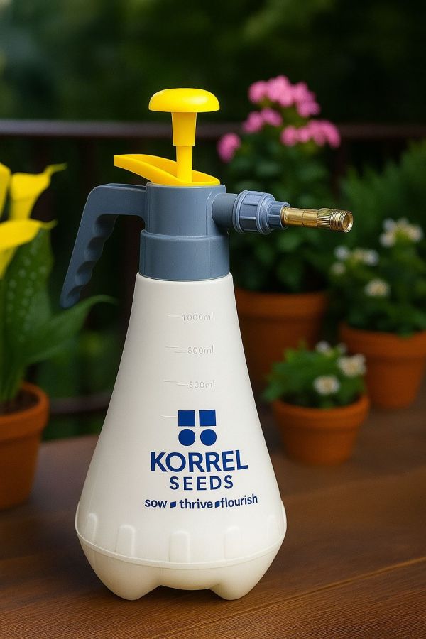 1 Litre Heavy-Duty Garden Pressure Sprayer, White and Red Compression Pump with Adjustable Brass Nozzle, Hand Held Mist Spray Bottle for Plants, Cleaning, Sanitising